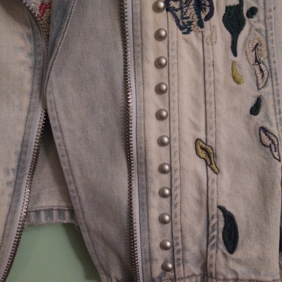 SOLD.  BLANKNYC Light Denim Jacket Small - Picture 10 of 14